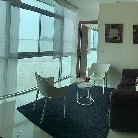 Apartamento Vista Al Rio Puerto Santana Riverfront 1 グアヤキル エクステリア 写真
