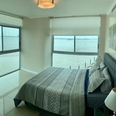 Apartamento Vista Al Rio Puerto Santana Riverfront 1 グアヤキル エクステリア 写真