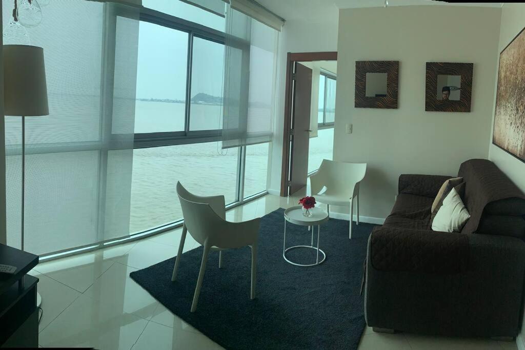 Apartamento Vista Al Rio Puerto Santana Riverfront 1 グアヤキル エクステリア 写真