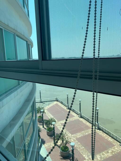 Apartamento Vista Al Rio Puerto Santana Riverfront 1 グアヤキル エクステリア 写真