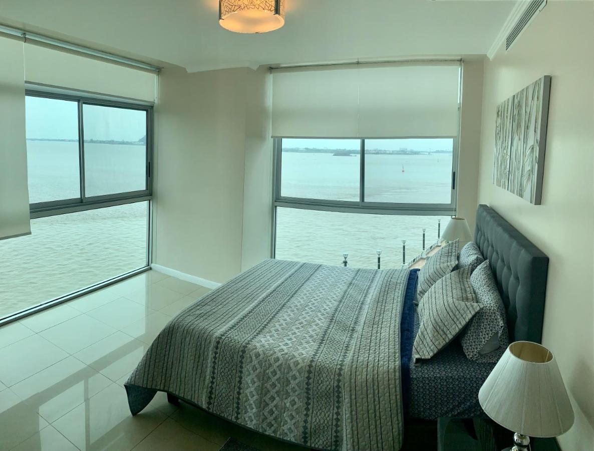 Apartamento Vista Al Rio Puerto Santana Riverfront 1 グアヤキル エクステリア 写真